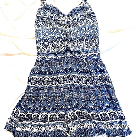 Hollister Blue, Black, & White Romper, size Small. Excellent condition! - Picture 1 of 5